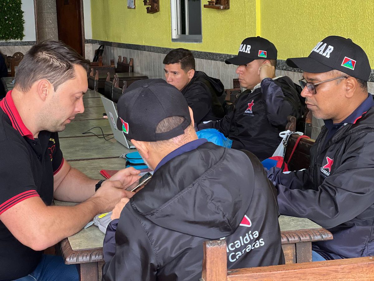 LauraEvaLuceroB's tweet photo. Alcaldía de Caracas continúa jornadas de asesoría a comerciantes afectados por doblete sísmico en El Junquito @gestionperfecta @sumar @AlcaldiaDCcs  
https://t.co/G6LUJt0X5l https://t.co/LcxUC3gvWK