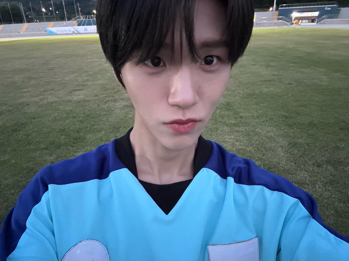 wichumedia's tweet photo. [260804] 🌳📸 00:30 KST https://t.co/lHdAc3qnvD