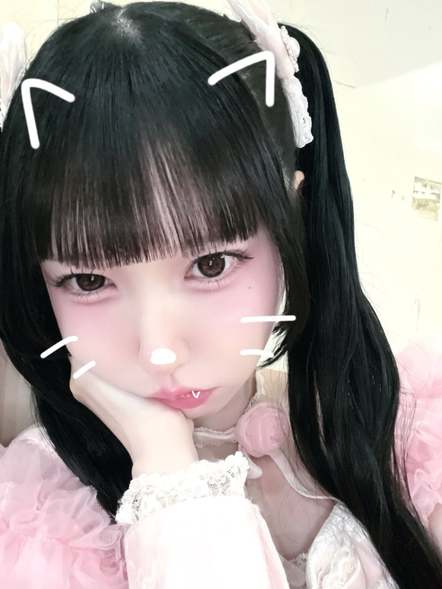 meta_emma1127's tweet photo. 黒髪ツインテ×うさぎ顔 流行るかな？ https://t.co/Pg34YZ9BYp