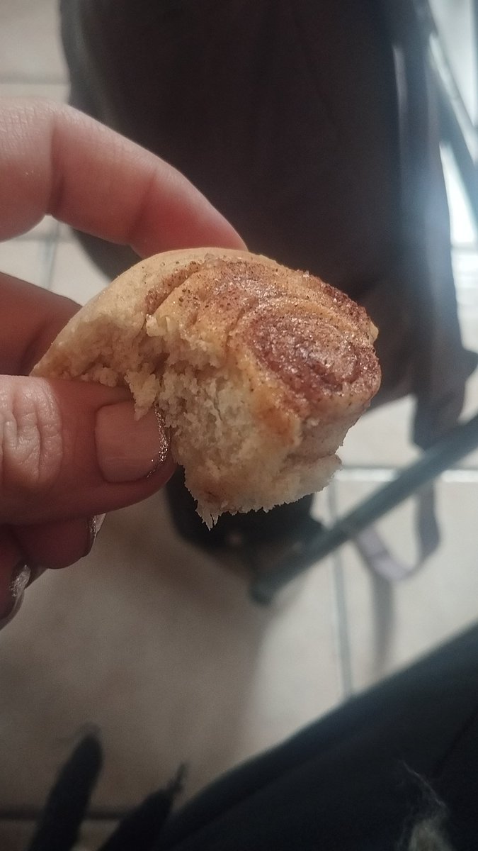 MrsYoshi64's tweet photo. Creo que los rollos de canela son mi nuevo postre favorito 😍 https://t.co/IRLbKGGlAk