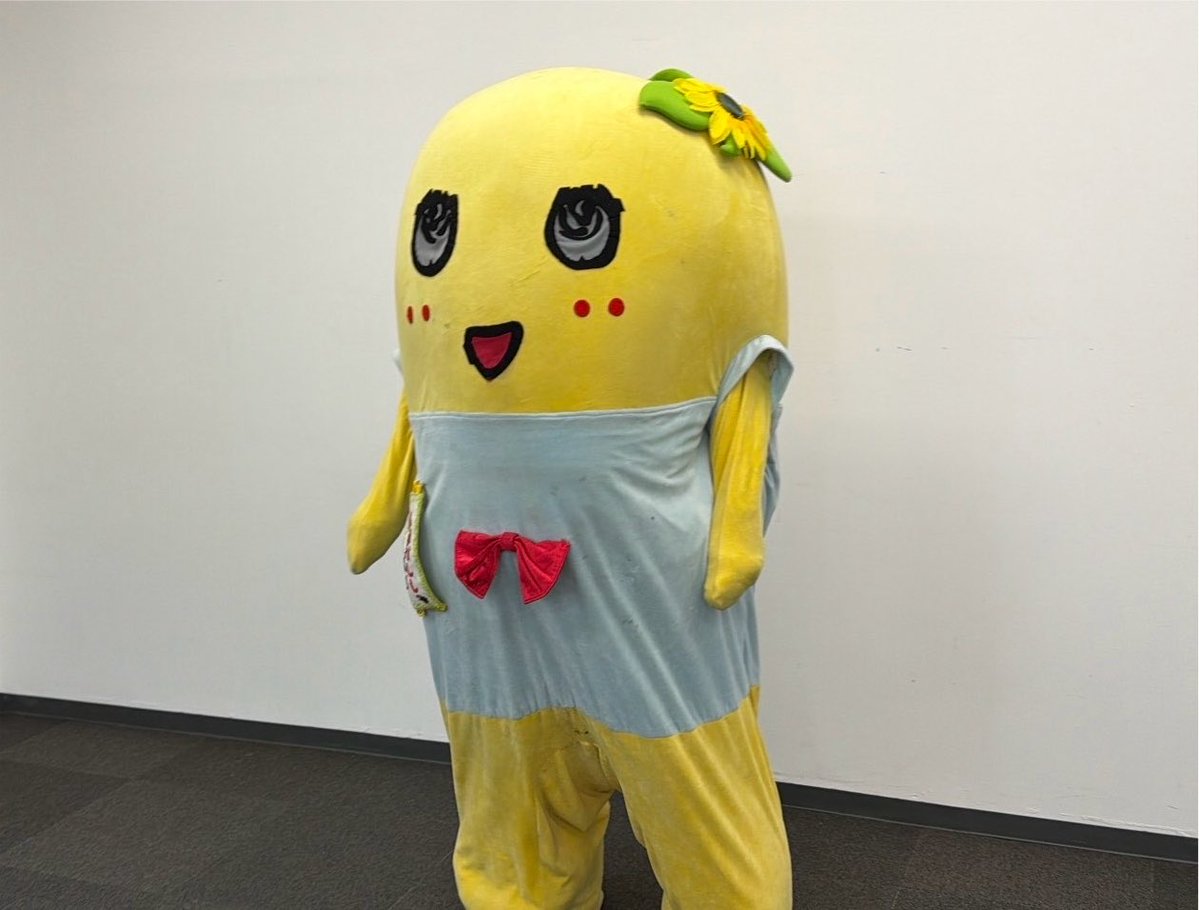 funassyi's tweet photo. みんなー今日も一日お疲れ様なっしー♪
ヾ(。゜▽゜)ノなんか涼しくて快適な一日だったなっしー♪
チャリ漕いであっちこっち行って手続きしてたなっしー♪
タイヤパンクして足がぱんぱんなっしー

明日もみんな元気に過ごせます様に梨汁ブシャー:＊
もやぱーん https://t.co/rOM0MHz8As