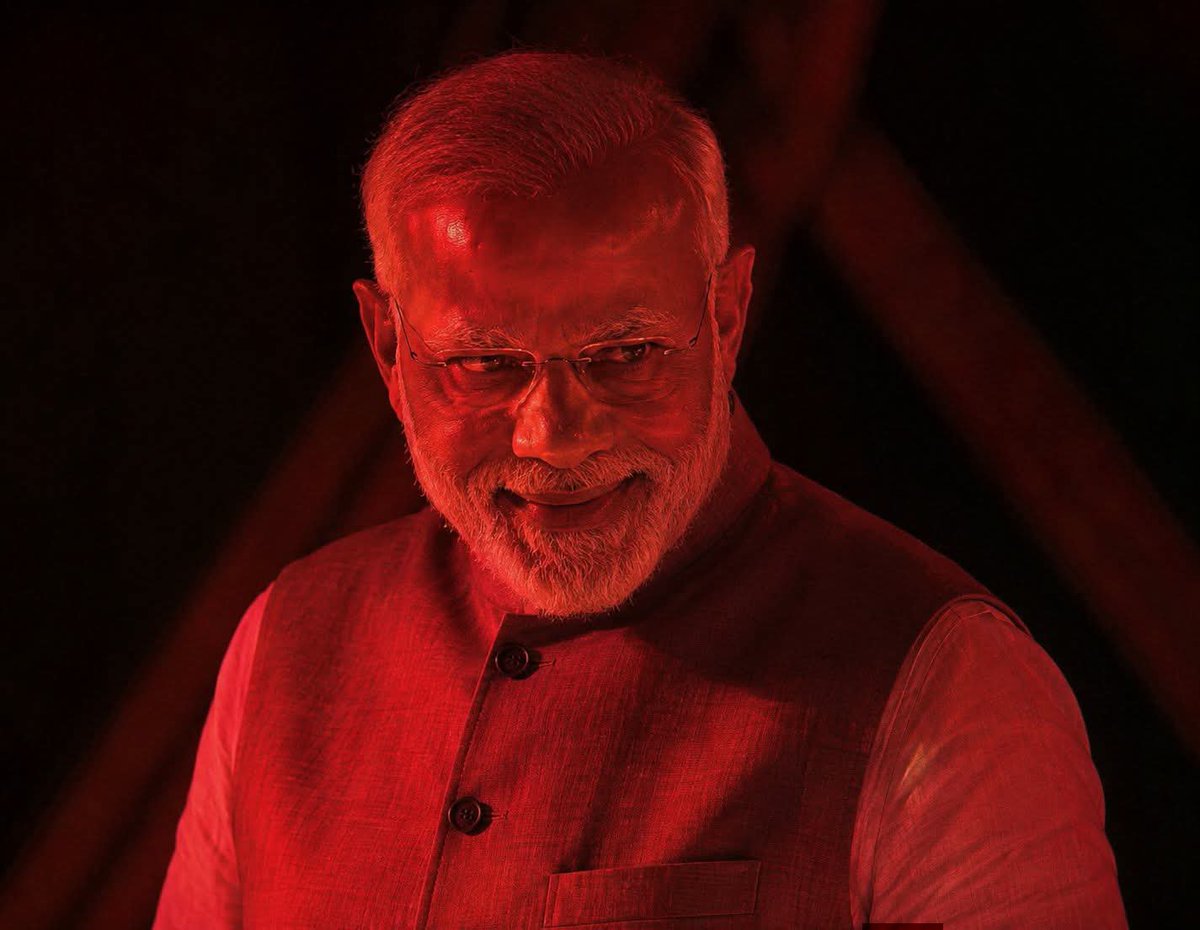 janardanspeaks's tweet photo. उपचुनाव परिणाम 

ये मोदी सरकार के लिए सबक है अपने मूल वोटर्स को दरकिनार करने का परिणाम है। यूजीसी सरकार के लिए ब्लंडर साबित हुआ क्योंकि सरकार ने जिस तरह से यूजीसी पर सवर्णो को दुत्कारा यूजीसी पर एक ट्वीट भी नहीं किया इग्नोर किया लेकिन दूसरी और वही जंतरमंतर गलीबाजो के आगे सरेंडर कर दिया उनके लिए ट्वीट पर ट्वीट किये गए जबकि सवर्णों की भी वही तो डिमांड थी। भरत तिवारी मुद्दे पर जिस तरह सम्राट चौधरी ने बर्ताव किया ब्राह्मणों को चौधरी समर्थक लगातार गाली देते रहे लेकिन कोई कार्रवाई नहीं हुई उसका इफेक्ट भी पड़ा। दतिया में नरोत्तम का अपमान भारी पड़ा। जनता ने दिखा दिया कि पर्ची अध्यक्ष पर्ची मुख्यमंत्री नहीं चाहिए बल्कि योग्यता के आधार पर चाहिए। अम्बेडकरवाद तुष्टिकरण भारी पड़ा।

उधर राजद को भी कड़ा सबक मिला है कि मुस्लिम वोटर्स किसी का मूल वोटर्स नहीं है आज पीके में जीत की संभावना देखकर तेजस्वी राजद को लात मारकर उधर शिफ्ट हो गया कल ओवेशी में संभावना देखेगा तो पीके को लात मारकर भगा देगा।

अब भी जाग जाओ मूल वोटर्स का सम्मान करो..