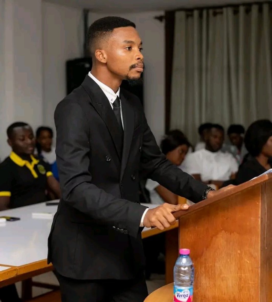 DjoletoT's tweet photo. This guy insulted everything NPP and was never picked https://t.co/HIeRUehwhX