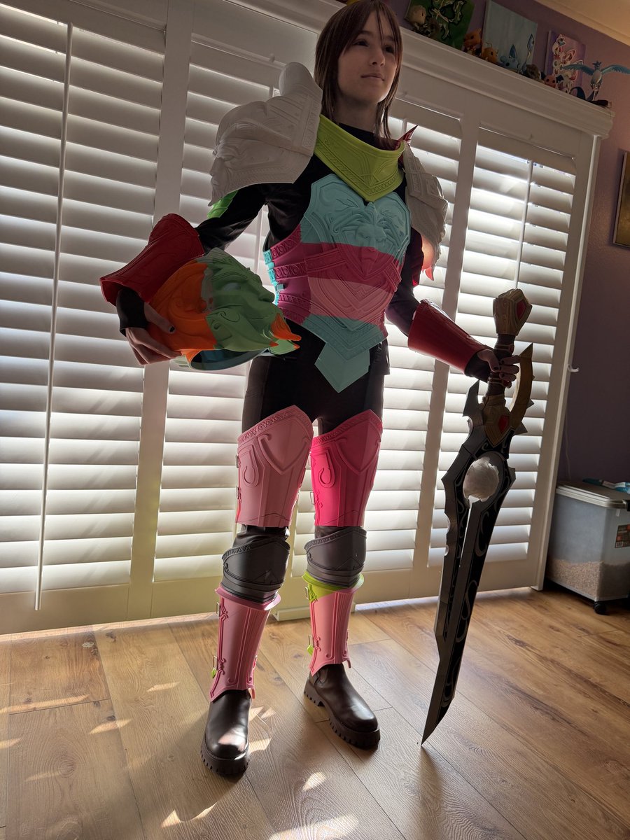 OrionStarzGamer's tweet photo. Are we at 80%? I’m not sure… but it was submitted. I now have a cold, my limbs hurt, and one of my 3d printers are down.. but she’s going to look good no matter what… there is so much more to get done 😅🫣🥹#worldofwarcraft #anduin #battleforazeroth #cosplay https://t.co/gGdssVxZv2