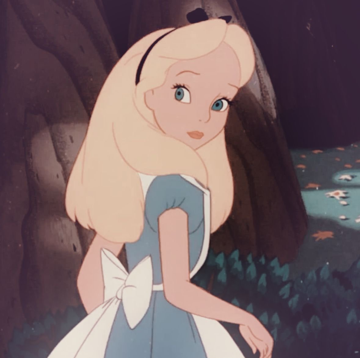 AliceCut3X's tweet photo. Escribe "my character vibe" en Pinterest y las primeras imágenes te describen. https://t.co/tErEXTZghz