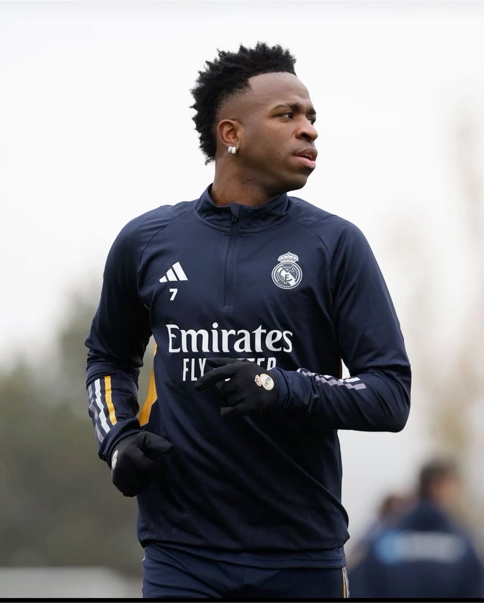 OnyChr2022's tweet photo. Omo Vinicius don fine o 😳 https://t.co/AvZmHicvM2