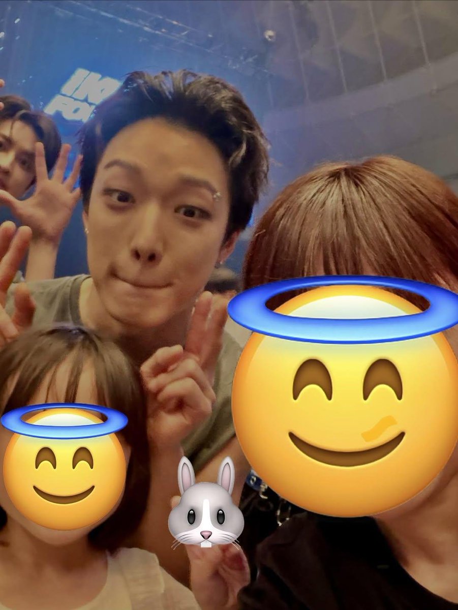 jiwonmuse's tweet photo. ada jkonics bilang “dulu gue nonton konser ikon masih ditemenin sama ibu. hari ini gue dateng udah jadi seorang ibu, ditemenin anak gue” WOY LUCU NYA 😭❤️ 

the real menua bersama??? being an idol and fans disetiap chapter kehidupan (dari masa muda sampe jadi orang tua......🥹) https://t.co/KWOup82Tcd