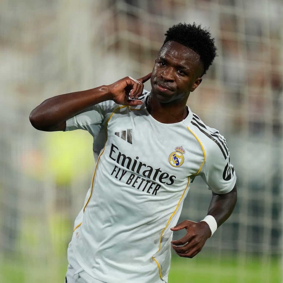 MadridXtra's tweet photo. 🚨💣 BREAKING: Vini Jr.’s renewal requests:

- €20M net per season
- Image rights % like Kylian Mbappé, who has almost 100%
- Possibly a RENEWAL BONUS

@diarioas 🇧🇷 https://t.co/gQ3D7eyrMM