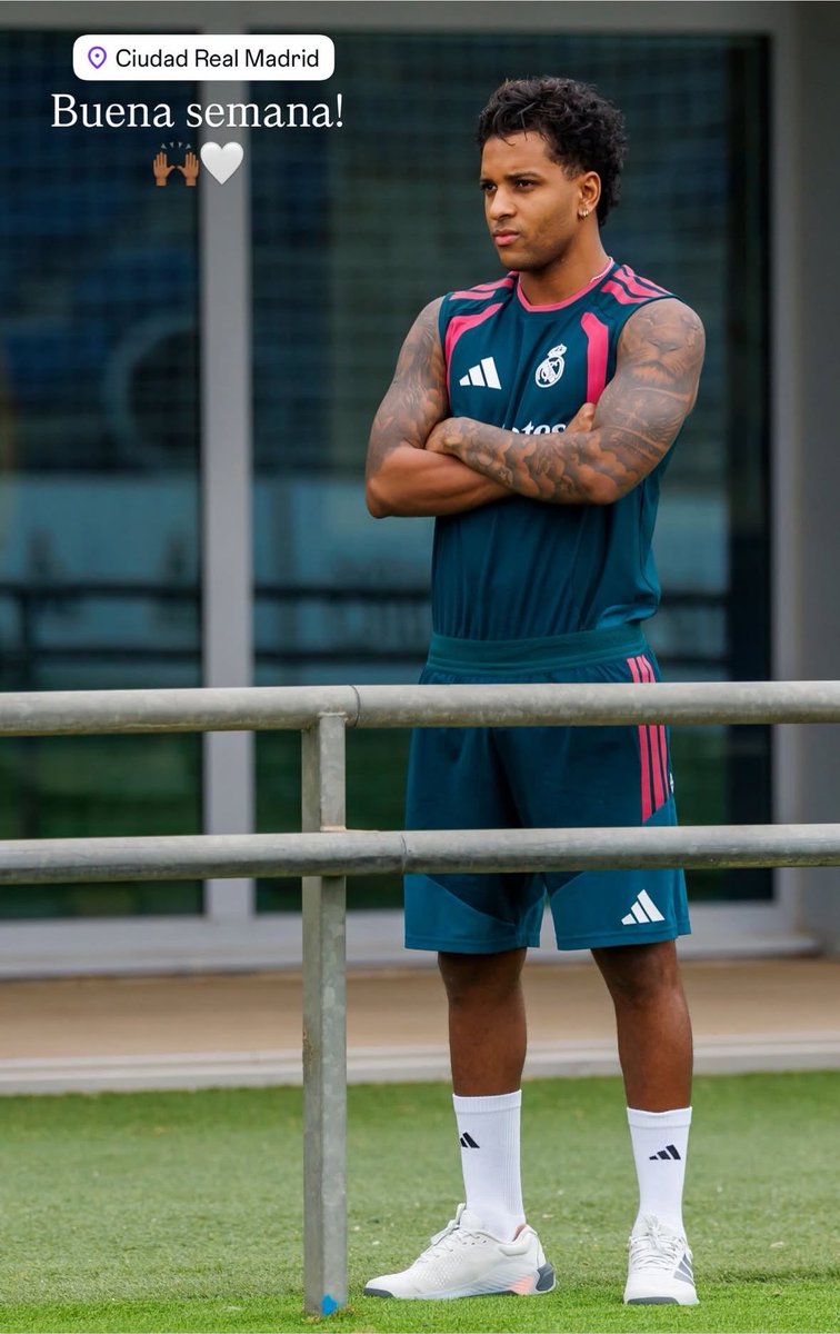 theMadridZone's tweet photo. Rodrygo watching training from sidelines. 🇧🇷 https://t.co/3spr7u95ze