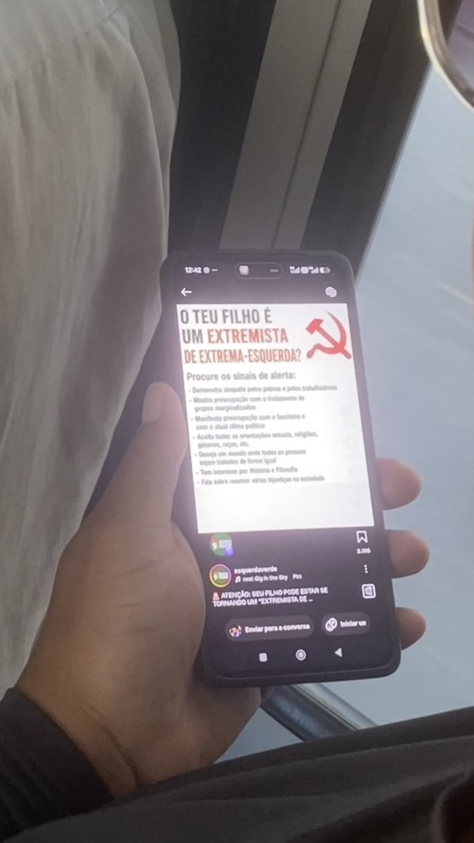 CapixabaKalid's tweet photo. O pobre sendo atacado em todas as direções! Até no próprio celular! https://t.co/RQ3Nub6xQp