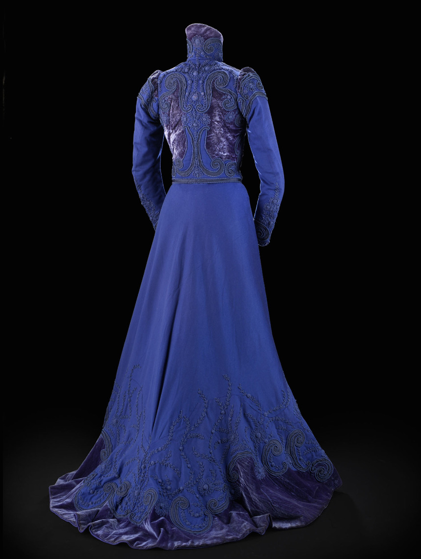 wikivictorian's tweet photo. Suit, 1899. Glasgow Museums. https://t.co/EZyx7tpP7p