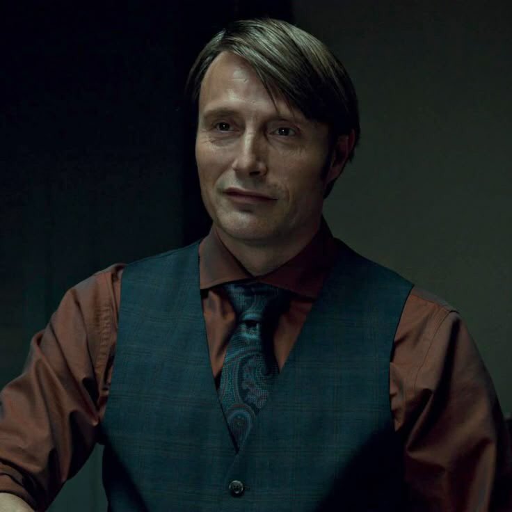 camerashotz_'s tweet photo. do u guys think vil’s dad once acted as hannibal lecter in twstverse https://t.co/QVApSzSEBN