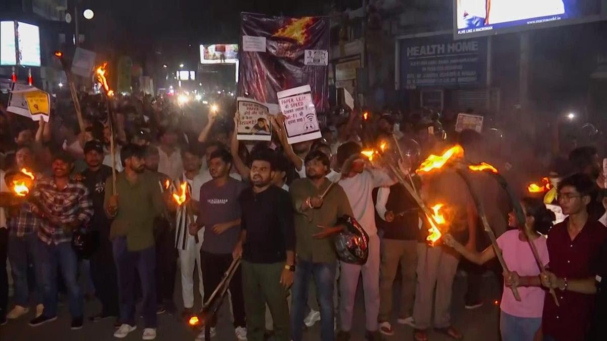 mdamir444's tweet photo. Jharkhand students are fighting an indefinite protest against alleged JPSC &amp; JSSC paper leaks in 2026
Youth careers are being destroyed by repeated exam scams
Demand: Cancel 14th JPSC PT + CBI/ED probe NOW
#JPSCPaperLeak2026 #JSSCLeak  #CancelJPSC #CBIProbe #PaperLeak https://t.co/6ttN3qujzm