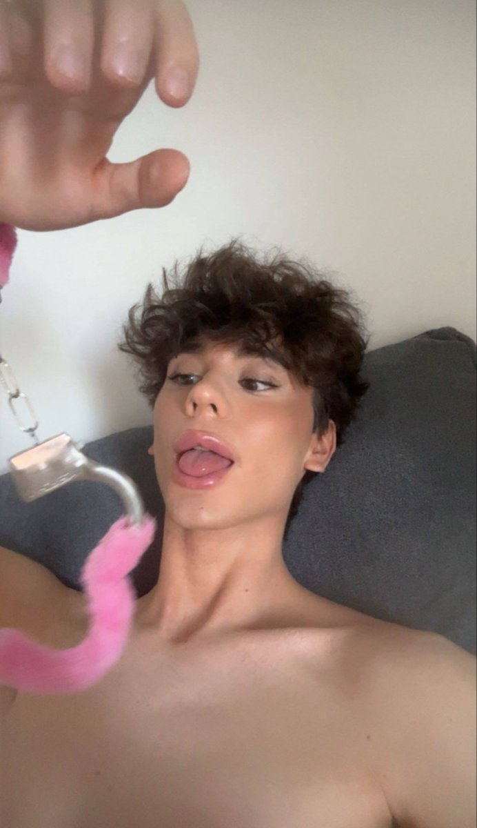 TighsRyo_'s tweet photo. @pavoxyme Girls like us all love pink 💕 https://t.co/lXWvhTUMgq
