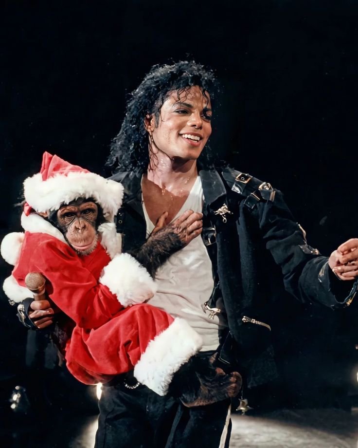 ilmjsm_'s tweet photo. MJ &amp; bubbles ❤️‍🩹 https://t.co/qKgP1k0qTP