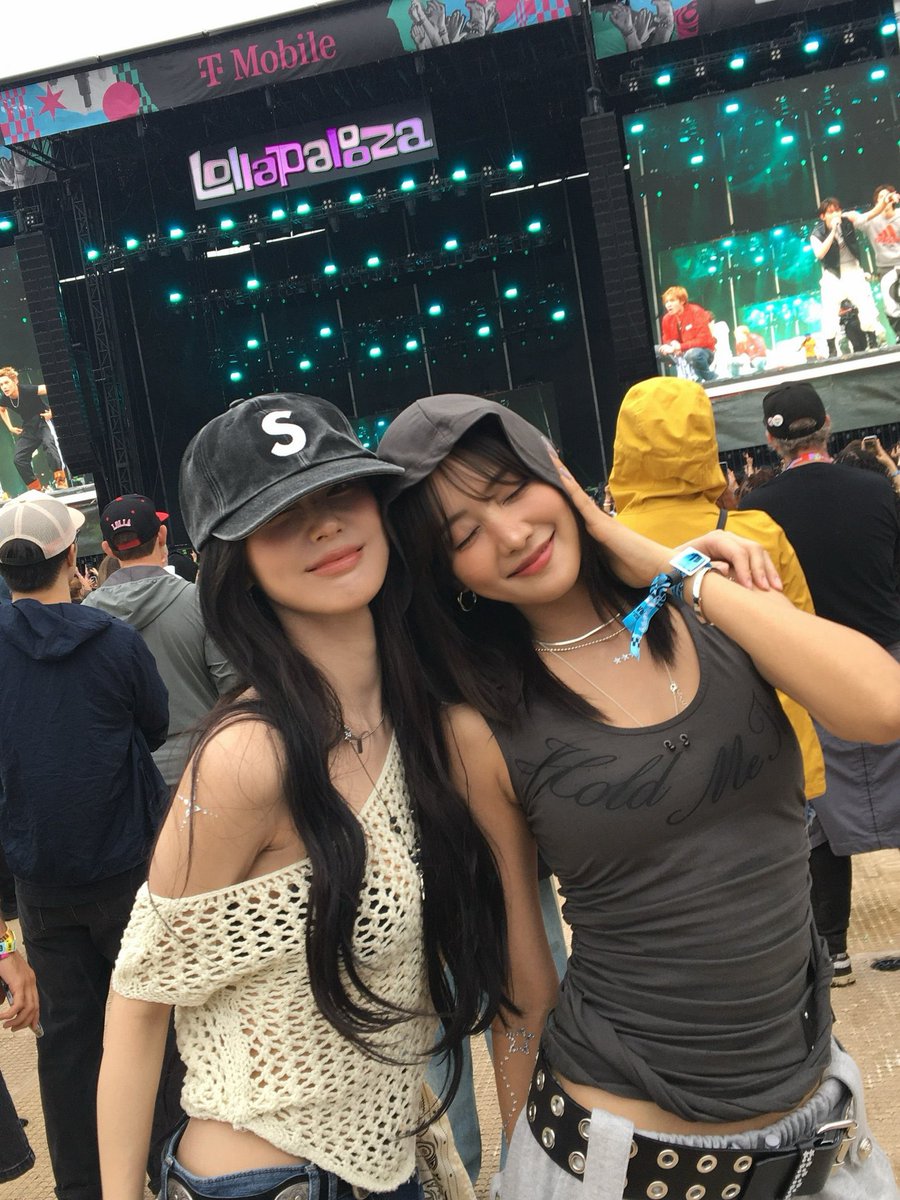 aideulverse's tweet photo. Mimin together at Lollapalooza day 3 ✌🏻 https://t.co/iunuHuUqGt