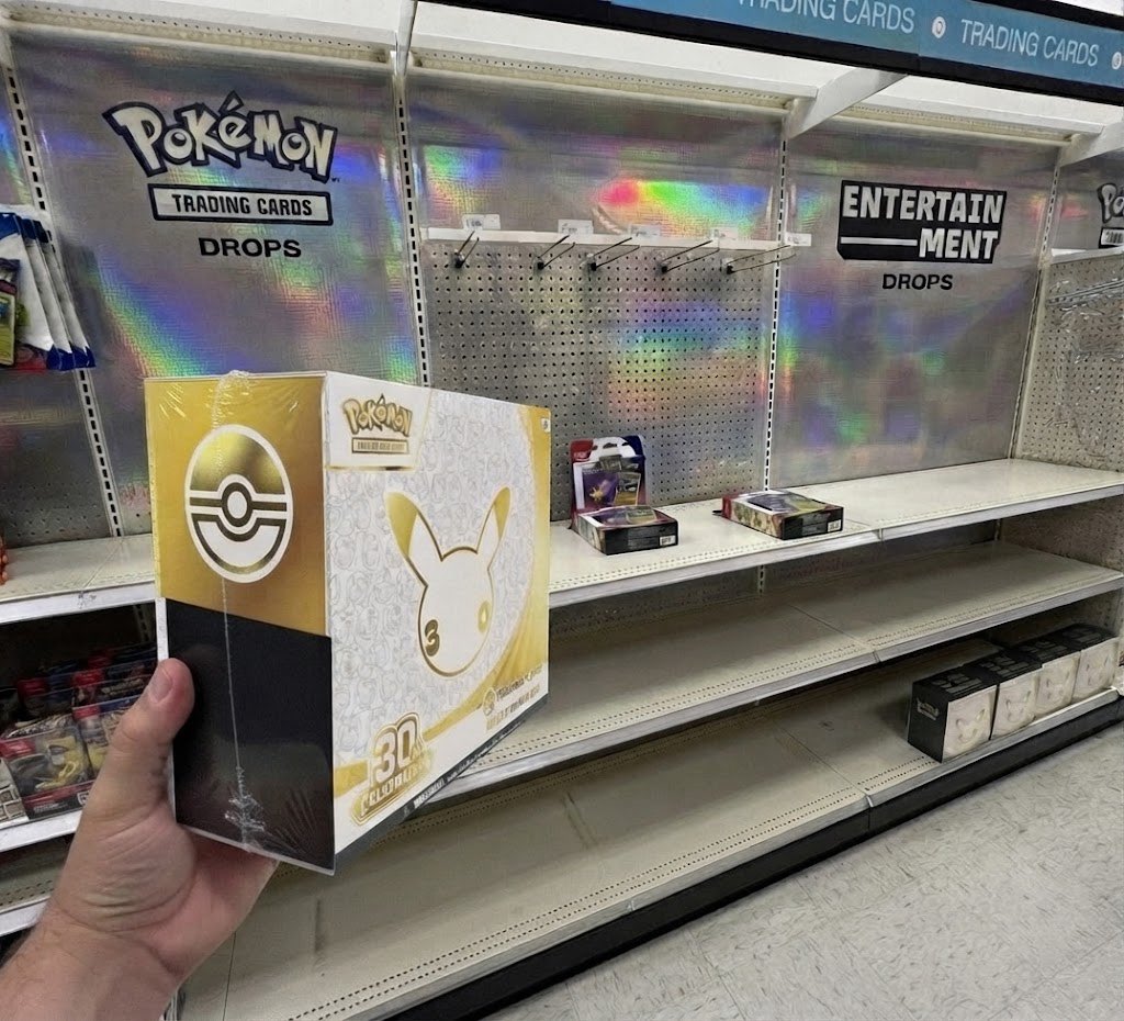TORSZN's tweet photo. People are apparently finding 30th anniversary products at Target today! 

#pokemon https://t.co/EEnyxakuPw
