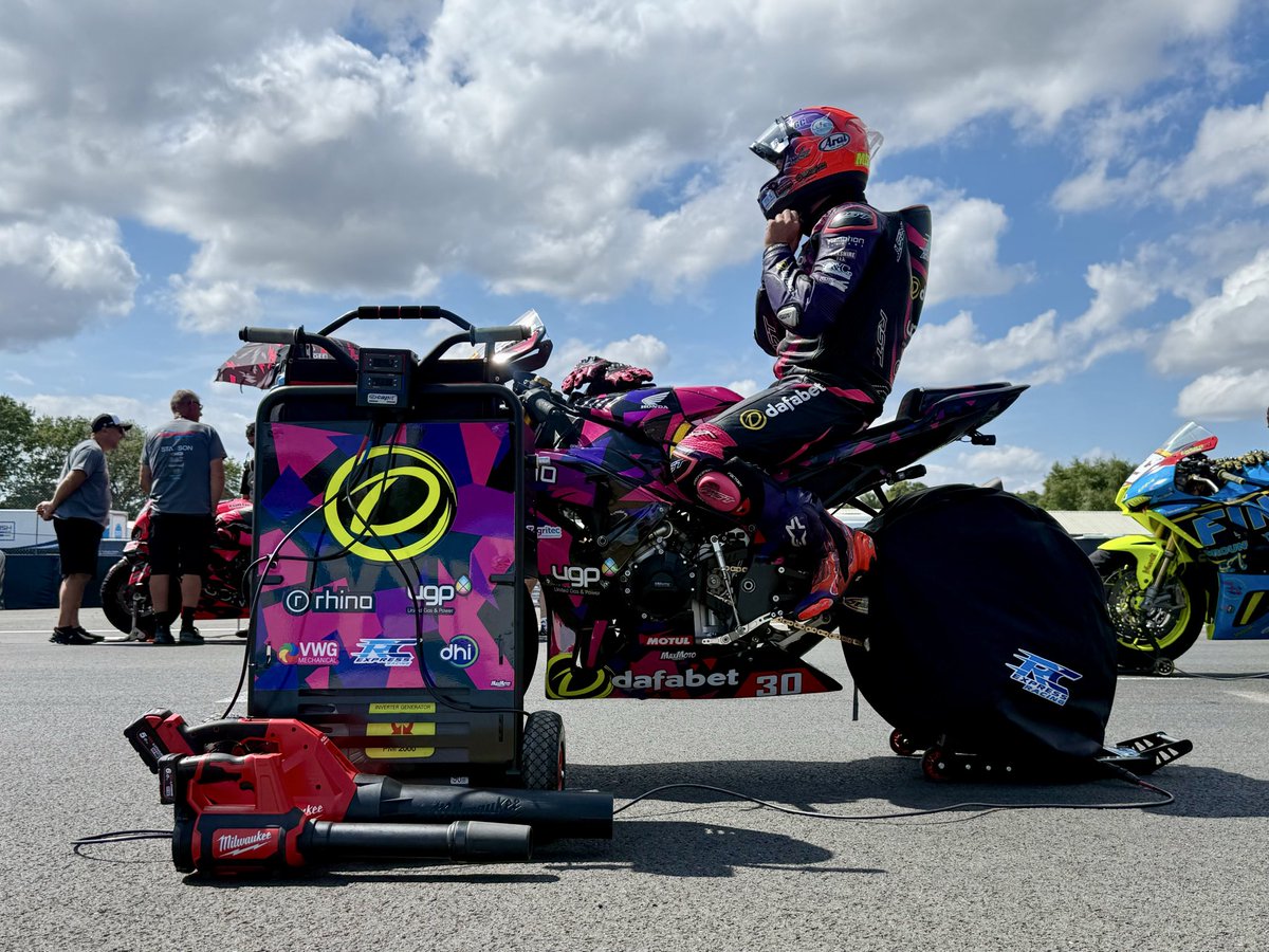 RCExpressRacing's tweet photo. Postcards from a sunny Oulton Park https://t.co/wYWBrj2gkS