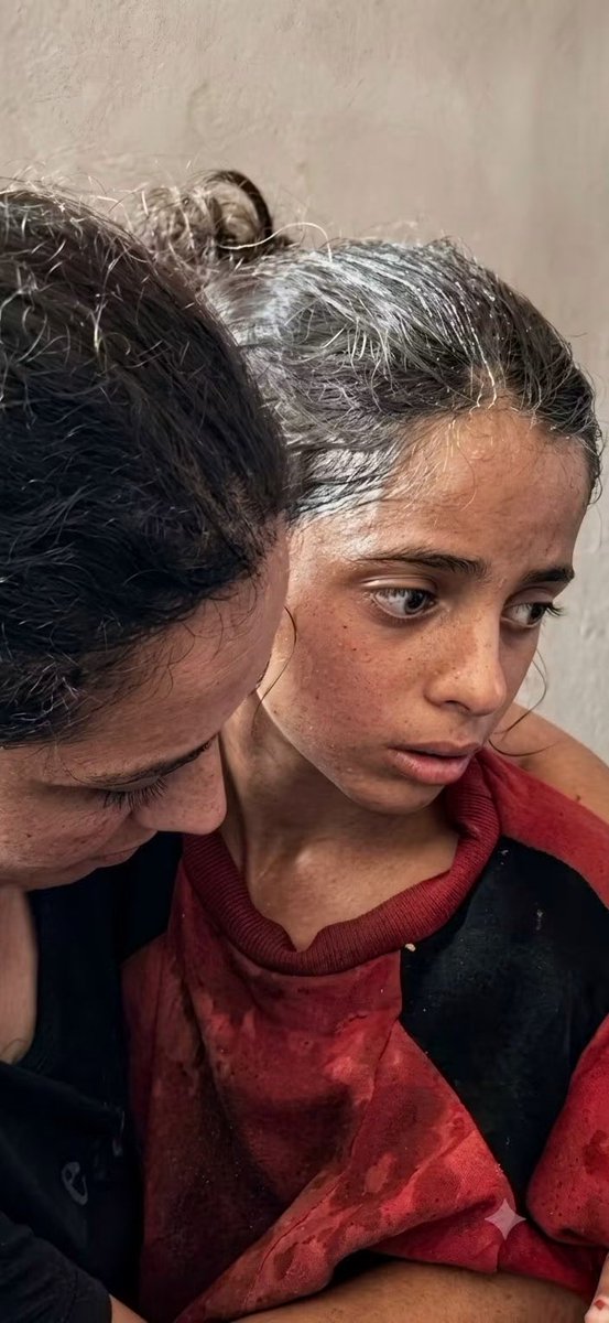 kalemeroalasaad's tweet photo. The kidnapping of a child named "Natali" from villages in #Jableh countryside by a group of Bedouins who were settled in state lands near Alawite villages for a year and a half, allegedly brought by "Hakim Al-Deiri."

The incident occurred after the child's father expelled their shepherds from his land. They then gathered information about him and the village with security checkpoints' cooperation and kidnapped the child. 

Local youths intervened and forced the security forces and Bedouins to return her.

Security forces and Bedouins are reportedly seizing citizens' lands under threat and blackmail.

#Natali_Dakhil