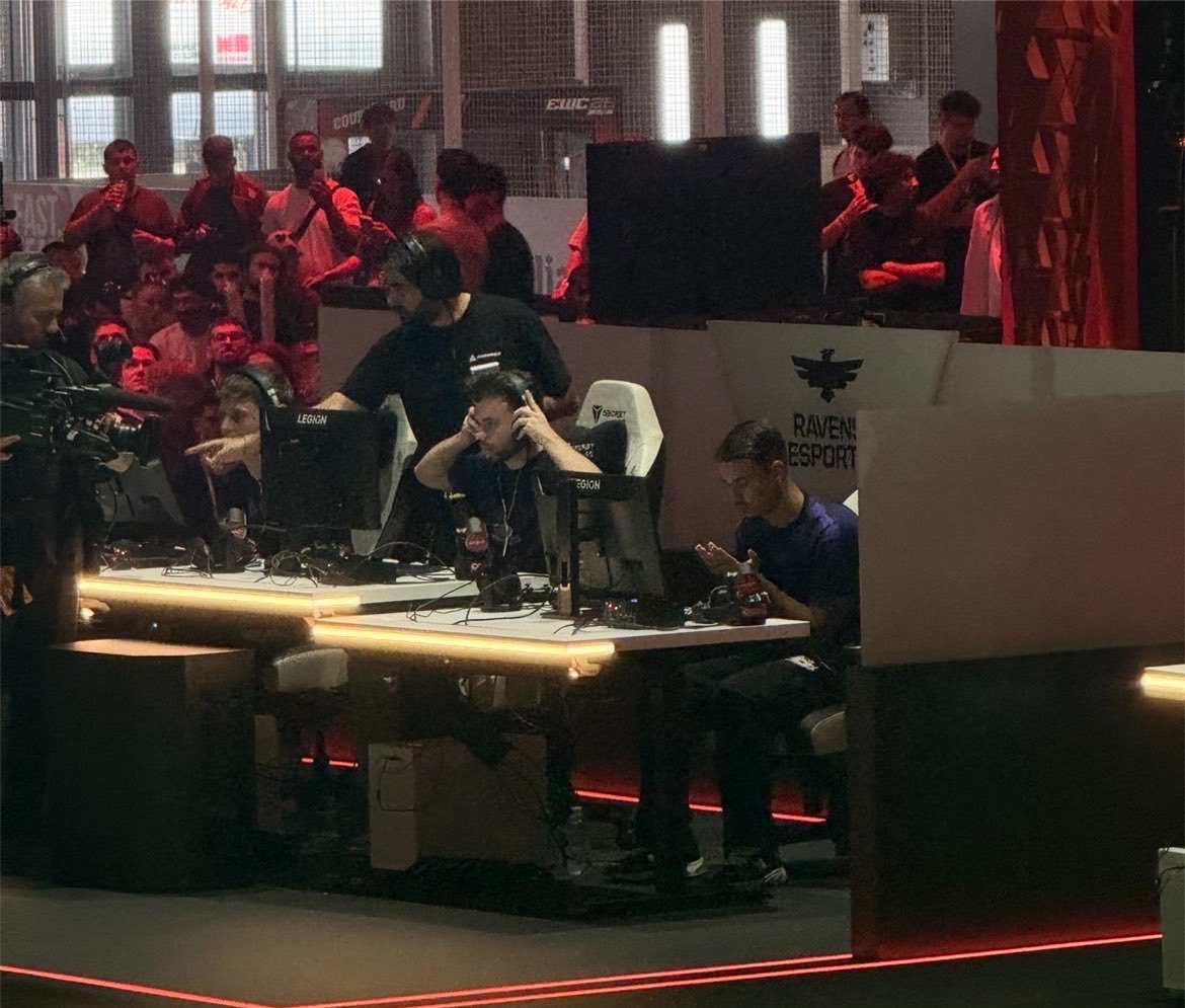 RVNS kingchawk tweet media