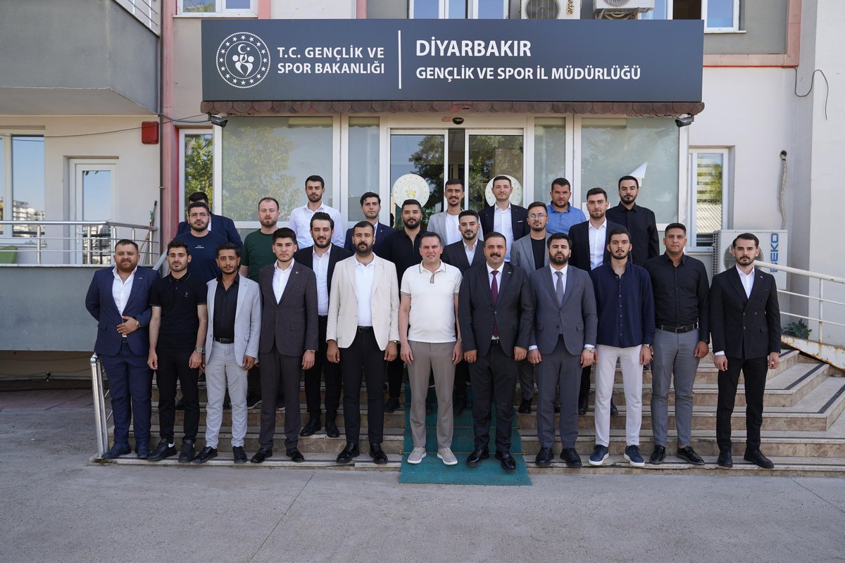 AkBaglarGnclik's tweet photo. 📍 Gençlik ve Spor İl Müdürlüğü

İl Bşk, İl Yön. Kur. Üyelerimiz ve İlçe G.K Başkanlarımızla birlikte, Gençlik ve Spor İl Müd. Sn Cenk Öztekin’i ziyaret ettik.

Türkiye Yüzyılı hedefleri doğrultusunda gençliğe yönelik çalışmalar ve ortak projeler üzerine istişare gerçekleştirdik https://t.co/nM06nSboQi