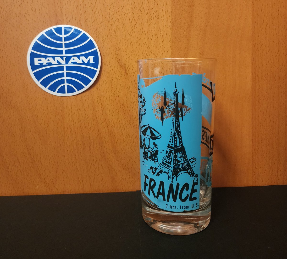everythingpanam's tweet photo. 1960s Pan Am France Highball Glass

Manufactured under license from Pan Am and never used in flight this glass was one of 8 in a series promoting Europe. 

The everythingpanam collection has almost 100 unique Pan Am promotional glasses

#1960sPanAm
#PanAmFrance
#Everythingpanam https://t.co/8jMsDXkIHu