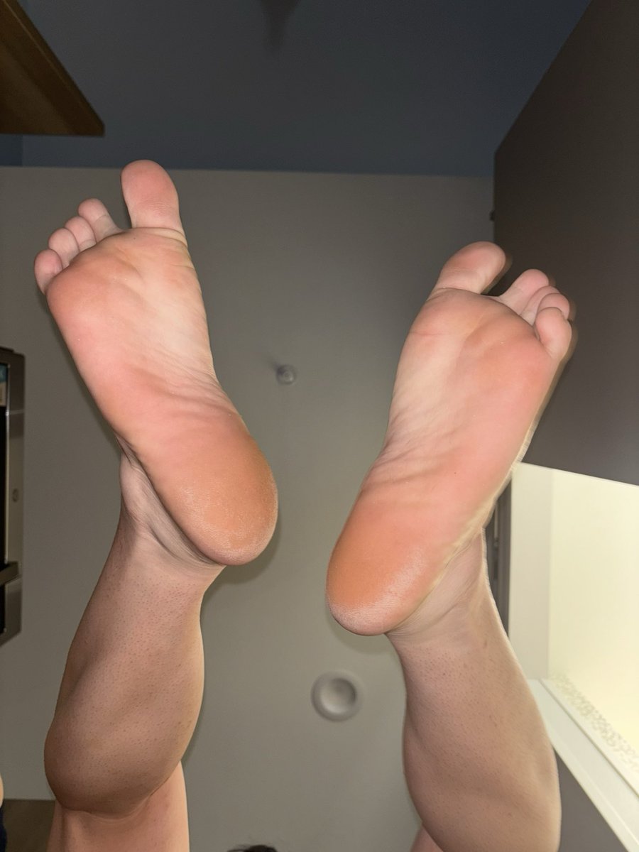 davvidag's tweet photo. Bro feet 😮‍💨🦶🏼 https://t.co/8outCTO0Fh