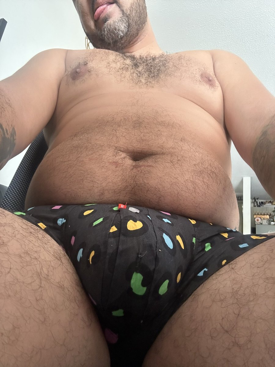 andybedoya1988's tweet photo. Home office feliz inicio de semana y de mes…. Que tal un piercing en mis tetas? Quiero siiii https://t.co/KG1Q56q1IO