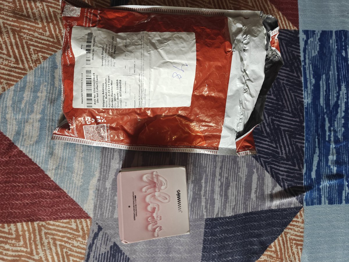 red_devil_rohit's tweet photo. Did I just get scammed by myhappylife?Spent ₹1100 on their Hair Revive product and received an entirely unrelated item instead.I don't know where the mix-up happened, but losing my hard-earned money is unacceptable. Please resolve this! @jagograhakjago #OnlineScam https://t.co/4as1L6vKGo