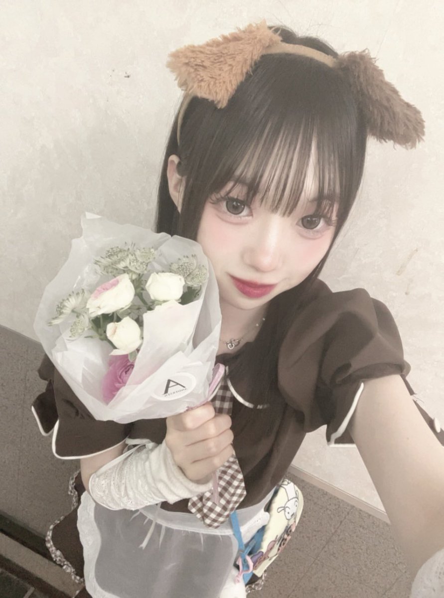Mikecafe_ai's tweet photo. おきゅおわです❣️
差し入れ、二人の時間👑ありがとうです‼️
お菓子を猫さんたちに渡す時毎回緊張しちゃう…👉🏻👈🏻,,,
正解はプリン味とカフェオレ味でした！
花束💐が似合う女の子になりたい꒰՞ ܸ. .ܸ՞꒱
次は5日います！
Alt⬇️ https://t.co/VWDBQwh7fn