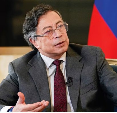ElPensador75's tweet photo. 🚨Si después de este 7 de agosto los gringos vienen por Gustavo Petro, usted lo defendería? https://t.co/mvArln7G1m