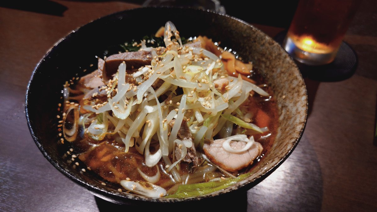 uchikoshi0705's tweet photo. 友達んとこで冷やしラーメン♪彼は味付けが上手いなぁ。居酒屋を週六で切り盛りしながら趣味の音楽活動（作詞作曲演奏）をマメにやりよる。同い年ながら一番エネルギッシュだ。尊敬してます( ´ー｀)y-~~ https://t.co/GEergzcBkf