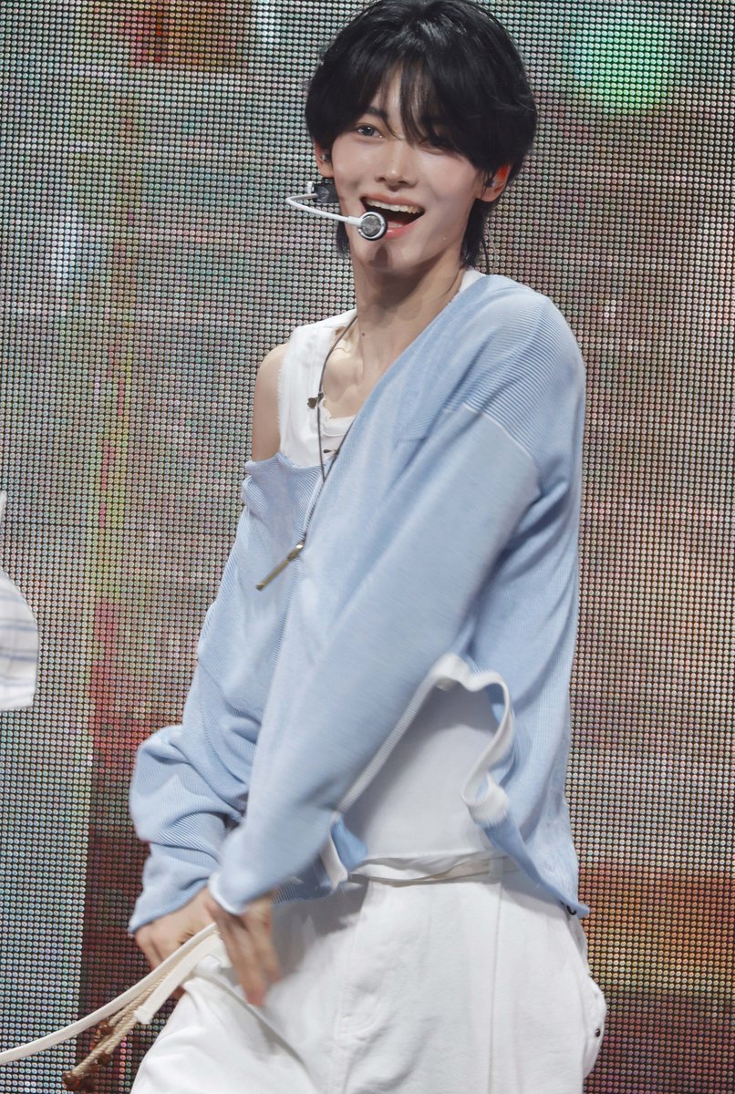 oricon's tweet photo. TWS Japan 2ndシングル「SODA SODA」発売記念PREMIUM SHOWCASE

TWS、初の日本カムバック✨
「すてきな夏をすごしましょう！」

🔻写真追加しました📸（全32枚）
https://t.co/rVkN22Iqv2

#SODASODA
@TWS_PLEDIS_JP https://t.co/Q26i5GOyxR