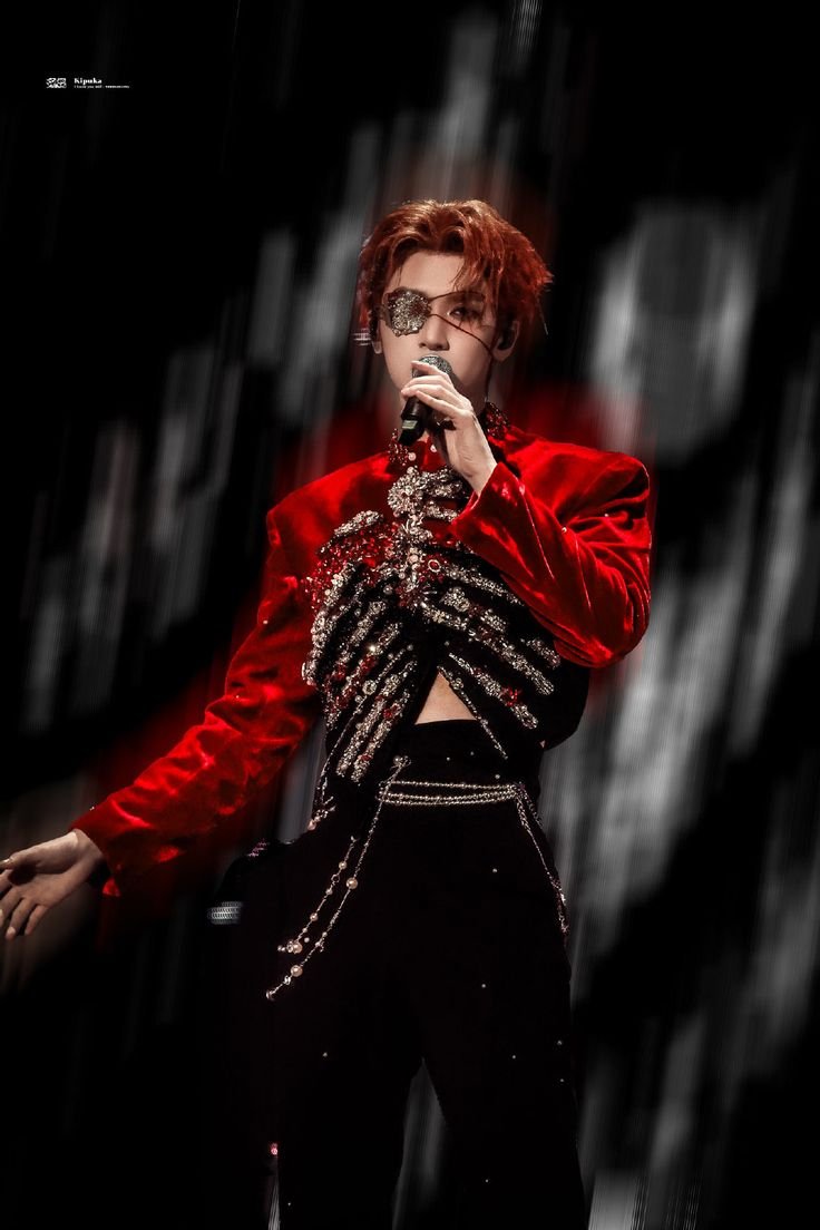 heixiangs's tweet photo. mama he brought the eye patch out again... 🤤🤤🤤 https://t.co/6Jxe2jc2az