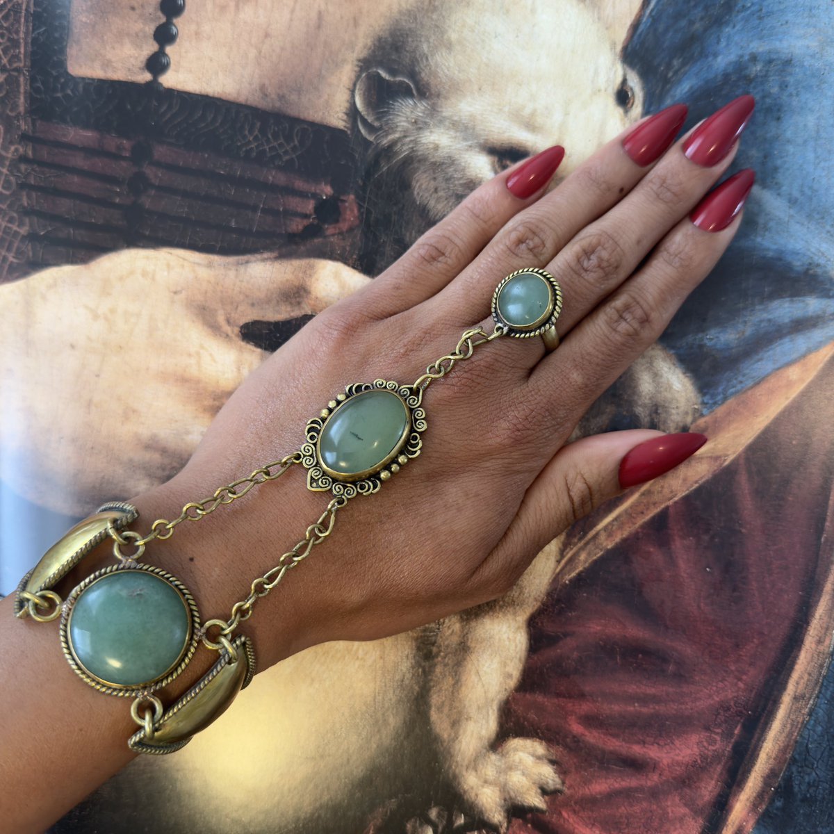 sofiaxbarr's tweet photo. 555 Handchains 🌠 https://t.co/C343x5aN7I
