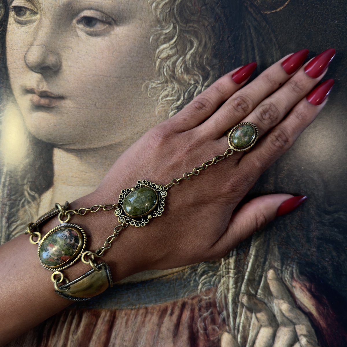 sofiaxbarr's tweet photo. 555 Handchains 🌠 https://t.co/C343x5aN7I