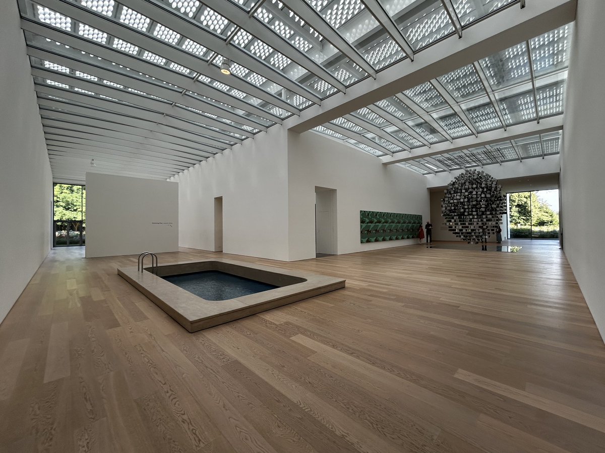 ume113's tweet photo. Voorlinden Museum (Den Haag) / Kraaijvanger architects 、全く知らなかったが、2017年なのでまあ仕方がないか。にしても、メチャクチャ良い！作品も素晴らしい！今回の企画展はWilliam Forsythe。動いのある展示はやはり面白い。コレクション展もレベルが高い！たまたま知ったがほんと良かった！ https://t.co/pJPy01O3PT
