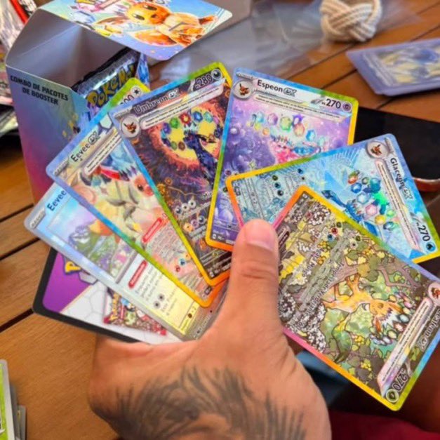 DailyLoud's tweet photo. Soccer star Neymar Jr. opened Pokémon packs with his son and ended up pulling a god pack from Prismatic Evolutions 🤯🎉 https://t.co/zcM5ukwf8Q