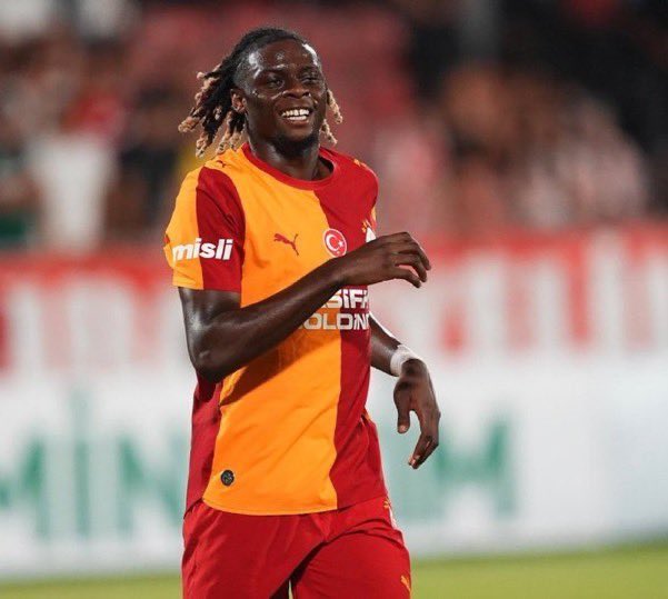 LionRampage's tweet photo. Galatasaray tarihinin en kötü transferi https://t.co/GPCk4pkEWJ