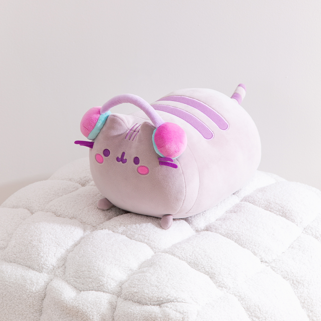 ThePusheenShop's tweet photo. Waiting for you to log on 💜 🎧 🎮 https://t.co/Rbqqzc6fXP https://t.co/DpzJwdw6Lw