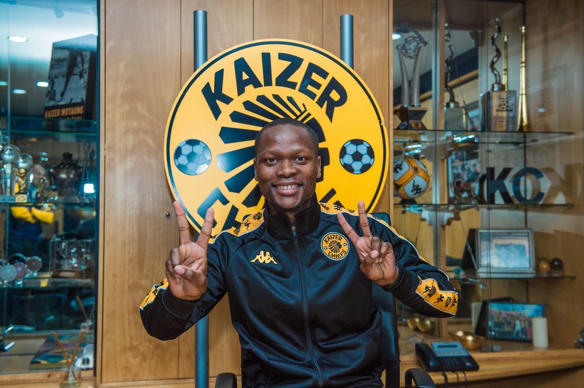 Deepsoulrsa's tweet photo. Amakhosi for life #KaizerChiefs @KaizerChiefs ❤️💯✌🏾✌🏾 https://t.co/RFuy60aUDZ