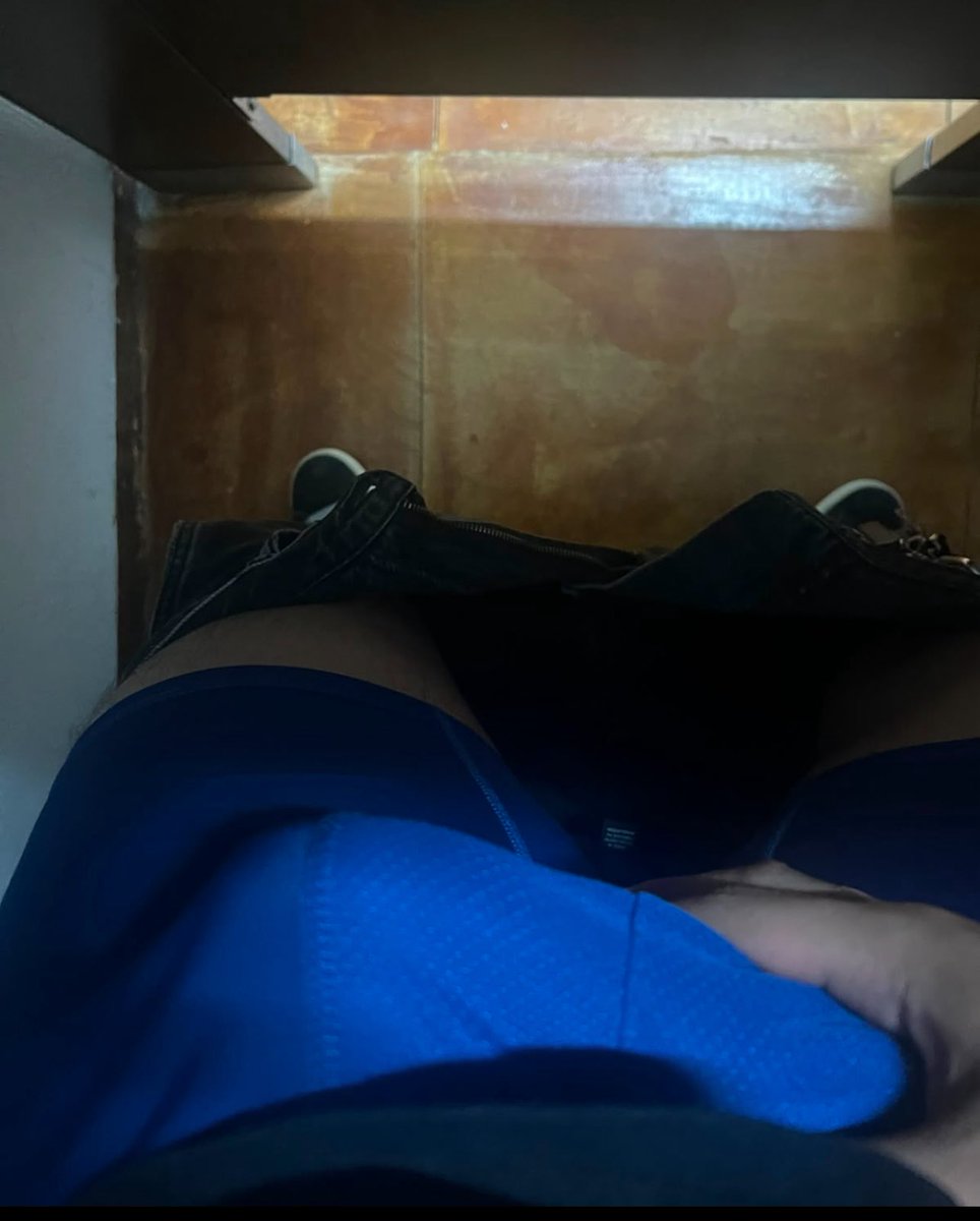 ax3lreyes's tweet photo. Ando bien caliente, alguien x la av Hidalgo para pasarla rico? #tampico #madero #altamira #swinger https://t.co/m1ZyPyOZVj