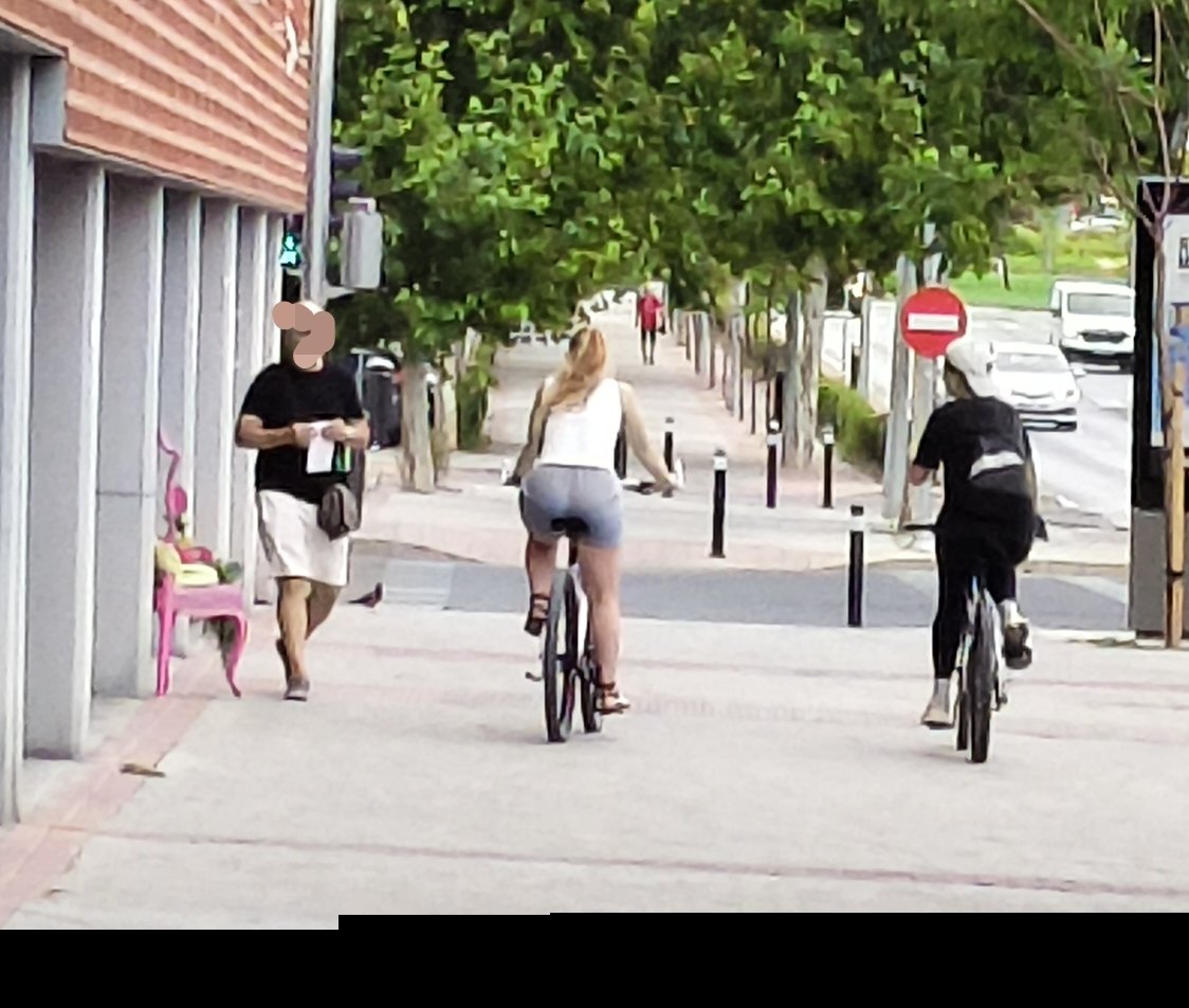 MCC54156408's tweet photo. 03/08/26: Bulevar José Prat - Madrid. El colmo de la chulería: ciclistas circulando por #acera en paralelo,obligando al peatón a apartarse porque si no le atropellan. @policiademadrid no parece existir ni interviene @bcarabante @AlmeidaPP_ @Alante41 @DGTes
#AceraSoloParaPeatones https://t.co/6VynLydLlV