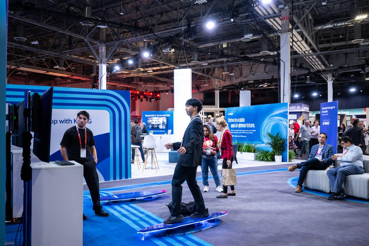 Ahmeddash's tweet photo. The AI World Hub is your one-stop shop to see demos, meet experts, catch live programming, and take part in hands-on experiences. Join Oracle at #AIWorld from October 25-28! https://t.co/ZmVfgCXple https://t.co/97g8uHkqwD