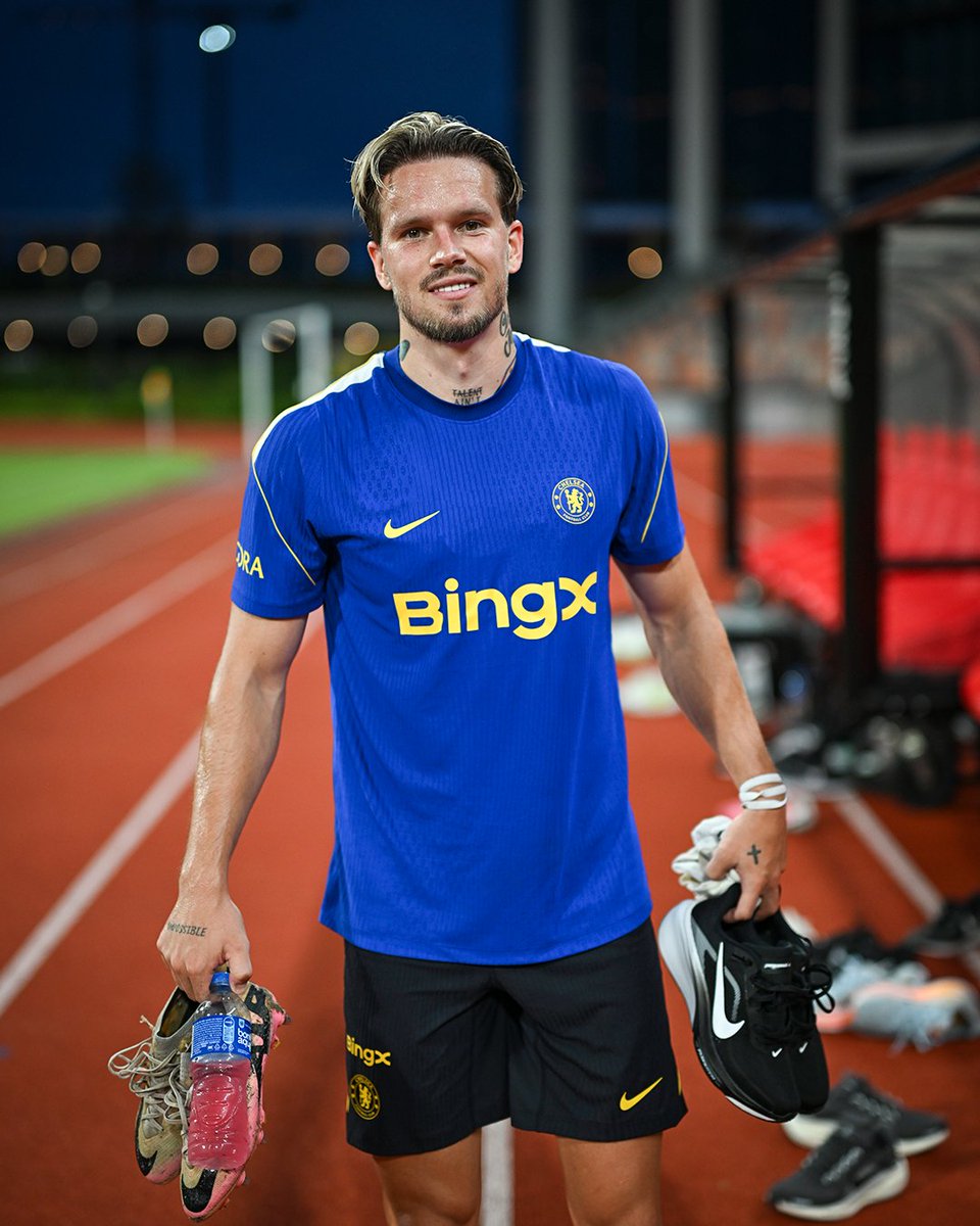 brfootball's tweet photo. Mykhailo Mudryk is back training with his Chelsea teammates for the first time in 20 months 🔵 https://t.co/lnphzQLaWn