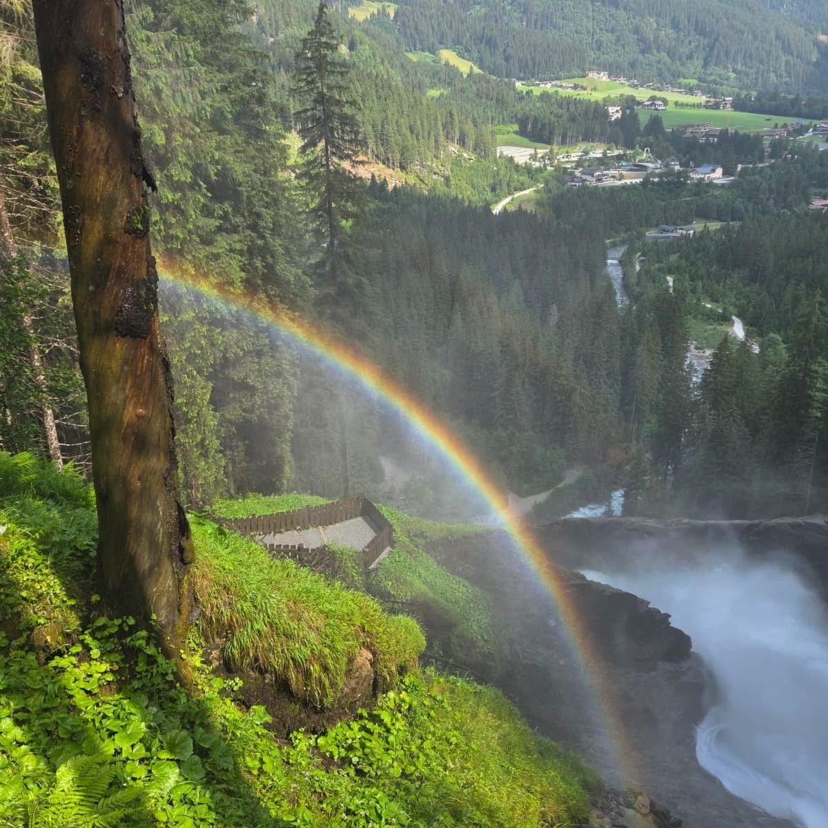izzykkuma's tweet photo. friendship is made of magic, dirt, and rainbows (๑>ᴗ<๑) chinguism is making your friends touch grass, everything is magic fr :D

location : somewhere over the rainbow fr https://t.co/LNpc2nUmFm