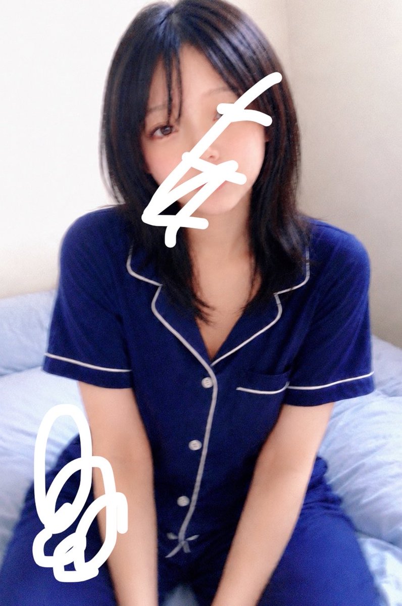 parae399's tweet photo. おうちに帰ってきたら疲れすぎてばたんきゅーだったから、こんな時間におきてしまった
ふにゃふにゃする暇もなく沈んでしまったよ
でも昼出勤でいいといわれたからまったりできる

あとフォロワー少し増えた
もっと増えてワシにかまえ

#自撮り界隈
#おじさん好き https://t.co/qCYCdEqZWH