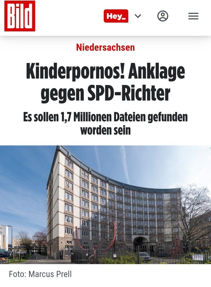 Karimremz's tweet photo. @Coolnasenbaer Uncool Faschobbär das sind nicht mal ein Prozent . Tausende davon arbeiten bestimmt in der Asylindustrie. Damit kein Schutzsuchender abgeschoben wir. Vielleicht sind es sogar 1052 Jurist*innen? https://t.co/Bes9cuwhSv