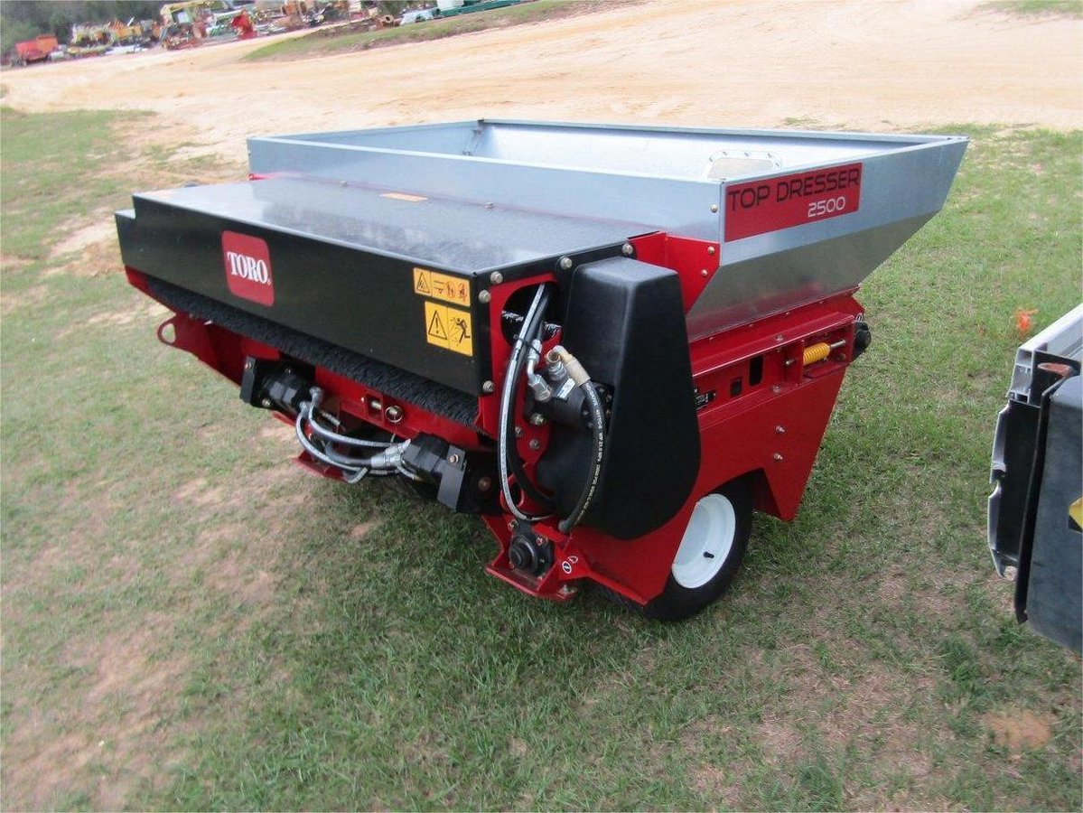 NeedTurfEquip's tweet photo. Built to spread. Ready to perform. ๐ฟ
This 2009 Toro Topdresser 2500 is now featured on NeedTurfEquipment and ready for its next season of hard work.
Take a closer look at the full listing today!๐https://t.co/EXfzxoUBV2
#TopDressers #FeaturedListing #NeedTurfEquipment https://t.co/GaBr62G2Jg