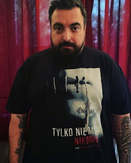 HolinkaPis's tweet photo. To jest bydlak.O pedofilii w Kłodzku nie kręci filmu i nie zbiera materiałów. 
#PedofiliaObywatelska #Tylkoniemownikomu https://t.co/Jgs1G2jTHj